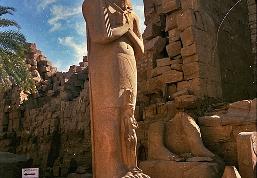 Karnak Statue de Ramses2-avec sa fille Bentata