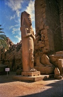 Karnak Statue de Ramses2-avec sa fille Bentata